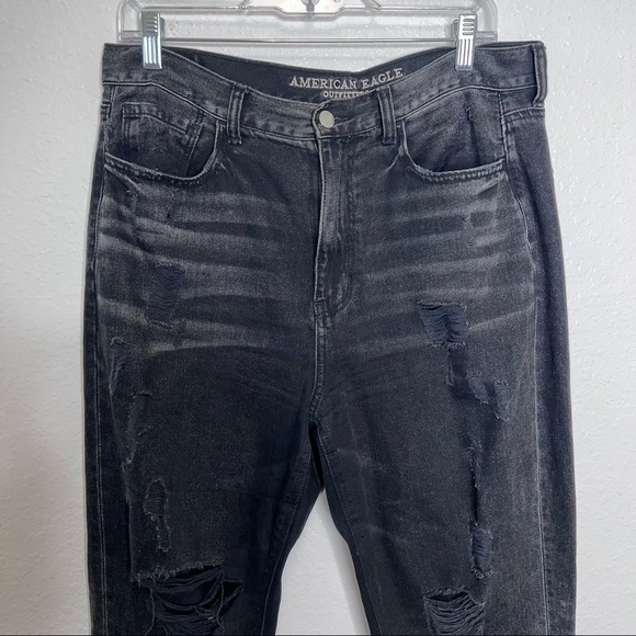 American Eagle Jeans Women 12 Short mom jean Distressed washed black raw hem CL - Picture 2 of 10